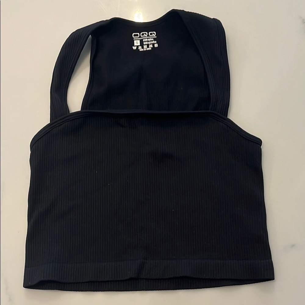 Black Sleeveless Fitted Crop Top